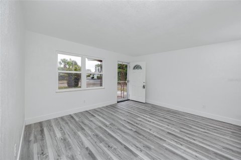 House in Saint Petersburg, Florida 2 bedrooms, 84.73 sq.m. № 2103377 - photo 5