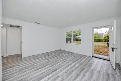 House in Saint Petersburg, Florida 2 bedrooms, 84.73 sq.m. № 2103377 - photo 4