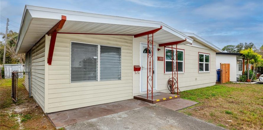 House in Saint Petersburg, Florida 2 bedrooms, 84.73 sq.m. № 2103377
