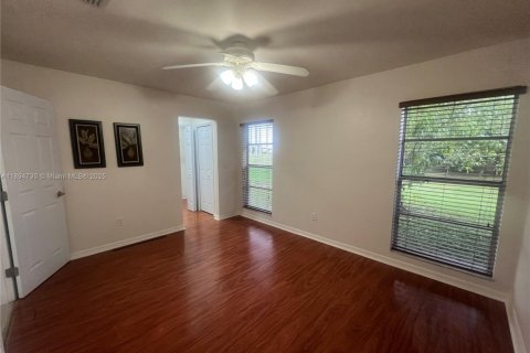 Casa en alquiler en Homestead, Florida, 4 dormitorios, 136.75 m2 № 1949225 - foto 16