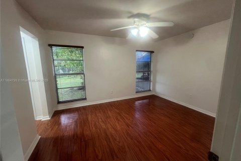 Casa en alquiler en Homestead, Florida, 4 dormitorios, 136.75 m2 № 1949225 - foto 12