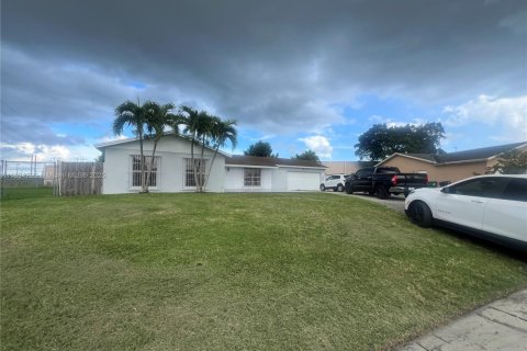 Casa en alquiler en Homestead, Florida, 4 dormitorios, 136.75 m2 № 1949225 - foto 3