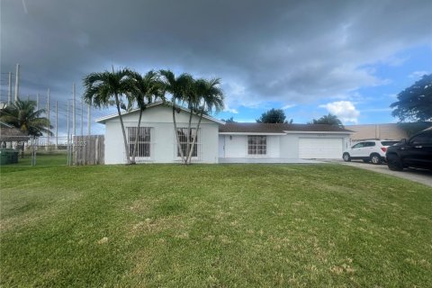 Casa en alquiler en Homestead, Florida, 4 dormitorios, 136.75 m2 № 1949225 - foto 5