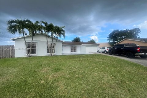 Casa en alquiler en Homestead, Florida, 4 dormitorios, 136.75 m2 № 1949225 - foto 7