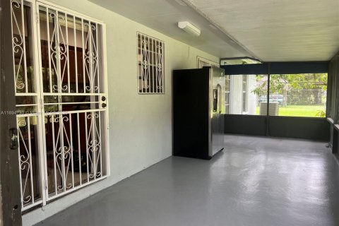 Casa en alquiler en Homestead, Florida, 4 dormitorios, 136.75 m2 № 1949225 - foto 22