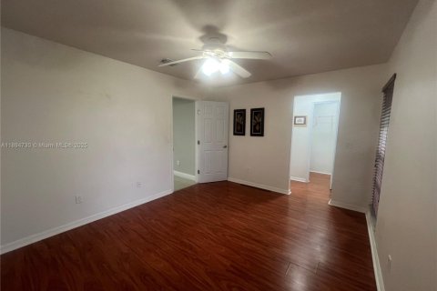 Casa en alquiler en Homestead, Florida, 4 dormitorios, 136.75 m2 № 1949225 - foto 20