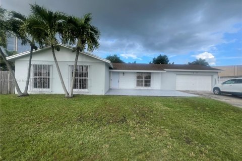 Casa en alquiler en Homestead, Florida, 4 dormitorios, 136.75 m2 № 1949225 - foto 1