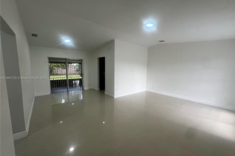 Casa en alquiler en Homestead, Florida, 4 dormitorios, 136.75 m2 № 1949225 - foto 4