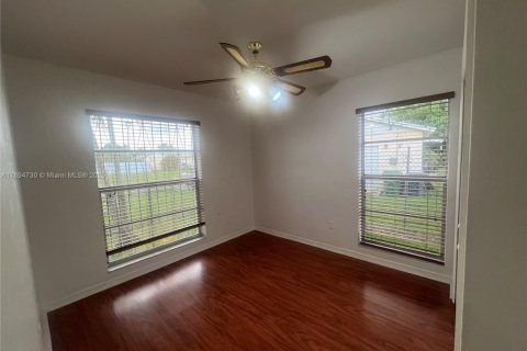 Casa en alquiler en Homestead, Florida, 4 dormitorios, 136.75 m2 № 1949225 - foto 14