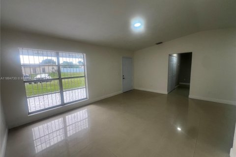 Casa en alquiler en Homestead, Florida, 4 dormitorios, 136.75 m2 № 1949225 - foto 6