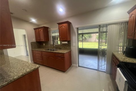 Casa en alquiler en Homestead, Florida, 4 dormitorios, 136.75 m2 № 1949225 - foto 10