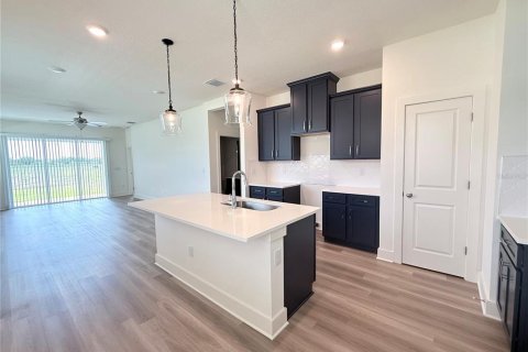 House in Hudson, Florida 3 bedrooms, 136.75 sq.m. № 2216492 - photo 2