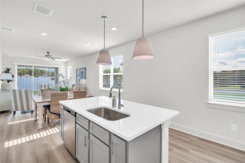 House in Hudson, Florida 3 bedrooms, 136.75 sq.m. № 2216492 - photo 5