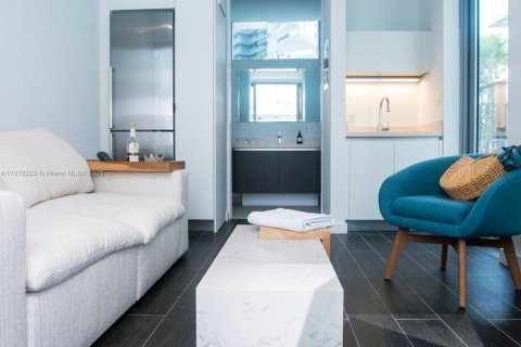 Condo in Miami, Florida, 3 bedrooms  № 2018983 - photo 5
