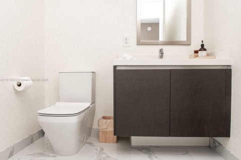 Condo in Miami, Florida, 3 bedrooms  № 2018983 - photo 14
