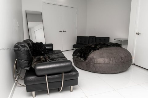 Condo in Miami, Florida, 3 bedrooms  № 2018983 - photo 8