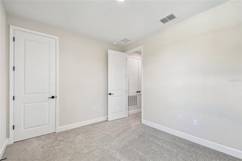 House in Apopka, Florida 5 bedrooms, 323.76 sq.m. № 2237184 - photo 17