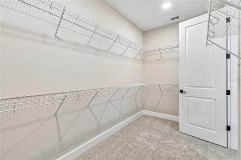 House in Apopka, Florida 5 bedrooms, 323.76 sq.m. № 2237184 - photo 13