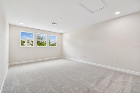 House in Apopka, Florida 5 bedrooms, 323.76 sq.m. № 2237184 - photo 21