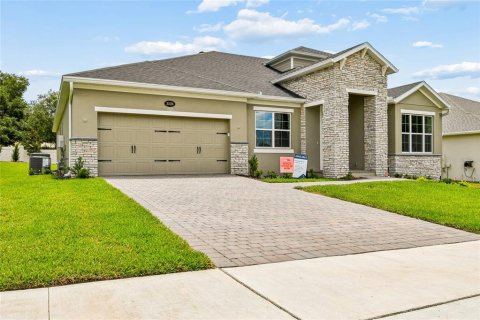 House in Apopka, Florida 5 bedrooms, 323.76 sq.m. № 2237184 - photo 3