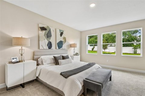 House in Apopka, Florida 5 bedrooms, 323.76 sq.m. № 2237184 - photo 15
