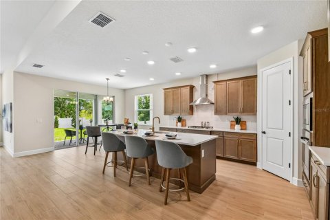 House in Apopka, Florida 5 bedrooms, 323.76 sq.m. № 2237184 - photo 4