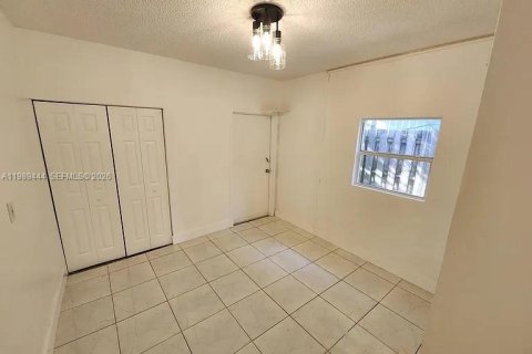 Villa ou maison à vendre à Miami, Floride: 3 chambres, 126.72 m2 № 2058111 - photo 17