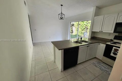 Villa ou maison à vendre à Miami, Floride: 3 chambres, 126.72 m2 № 2058111 - photo 4