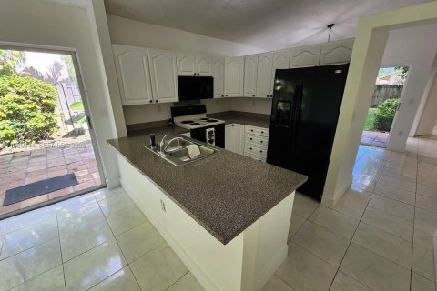 Villa ou maison à vendre à Miami, Floride: 3 chambres, 126.72 m2 № 2058111 - photo 3