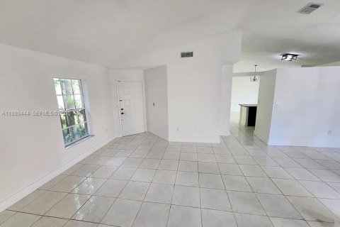 Villa ou maison à vendre à Miami, Floride: 3 chambres, 126.72 m2 № 2058111 - photo 7