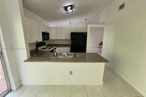 Villa ou maison à vendre à Miami, Floride: 3 chambres, 126.72 m2 № 2058111 - photo 5