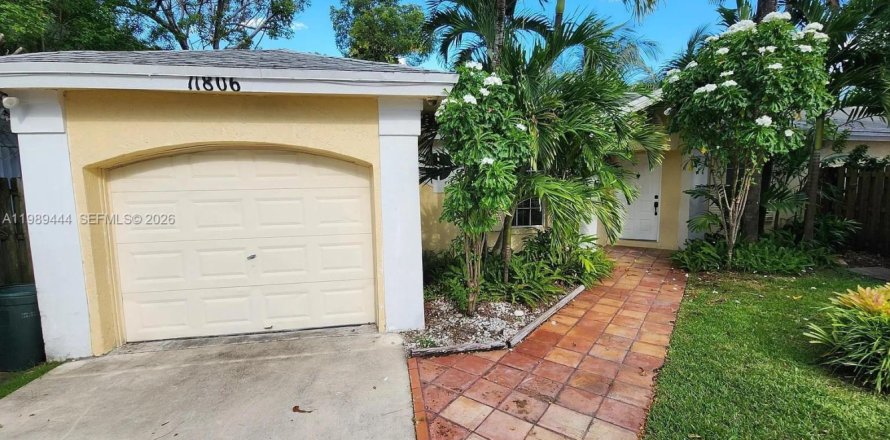 Villa ou maison à Miami, Floride 3 chambres, 126.72 m2 № 2058111