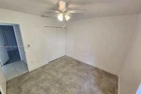 Villa ou maison à vendre à Miami, Floride: 3 chambres, 126.72 m2 № 2058111 - photo 8