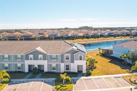Townhouse in Davenport, Florida 5 bedrooms, 211.91 sq.m. № 2145374