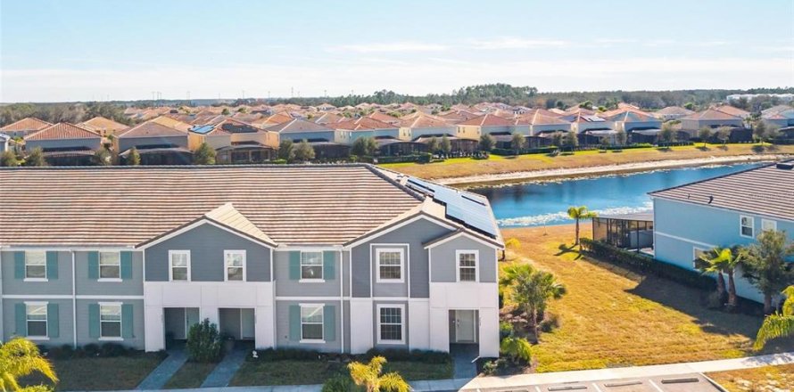 Townhouse in Davenport, Florida 5 bedrooms, 211.91 sq.m. № 2145374
