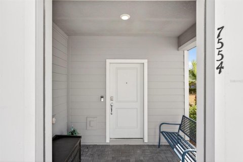 Townhouse in Davenport, Florida 5 bedrooms, 211.91 sq.m. № 2145374 - photo 3