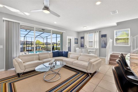 Townhouse in Davenport, Florida 5 bedrooms, 211.91 sq.m. № 2145374 - photo 4