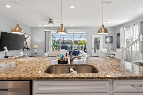 Townhouse in Davenport, Florida 5 bedrooms, 211.91 sq.m. № 2145374 - photo 16