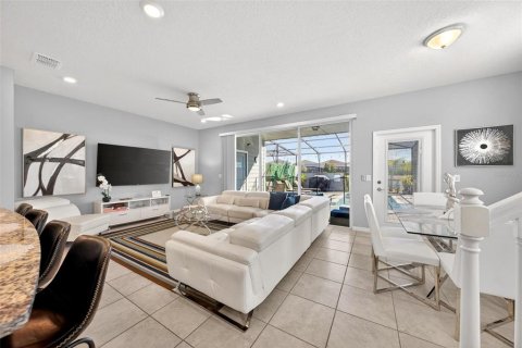 Townhouse in Davenport, Florida 5 bedrooms, 211.91 sq.m. № 2145374 - photo 23