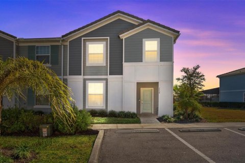 Townhouse in Davenport, Florida 5 bedrooms, 211.91 sq.m. № 2145374 - photo 2