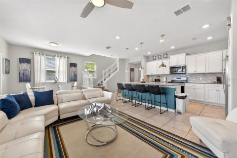 Townhouse in Davenport, Florida 5 bedrooms, 211.91 sq.m. № 2145374 - photo 8