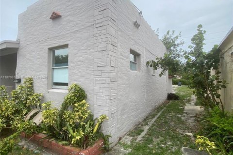 Immobilier commercial à Hollywood, Floride 133.78 m2 № 2194161