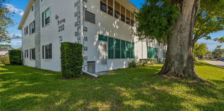Condo à Dunedin, Floride, 2 chambres  № 2147805