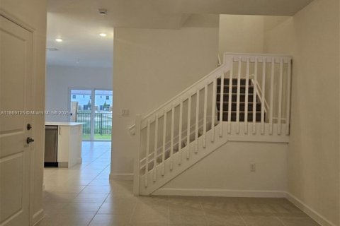Townhouse in Homestead, Florida 3 bedrooms, 157.66 sq.m. № 1896615 - photo 3
