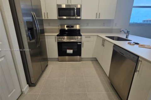 Townhouse in Homestead, Florida 3 bedrooms, 157.66 sq.m. № 1896615 - photo 4