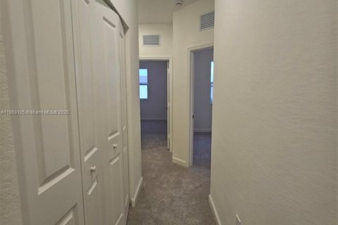 Townhouse in Homestead, Florida 3 bedrooms, 157.66 sq.m. № 1896615 - photo 12