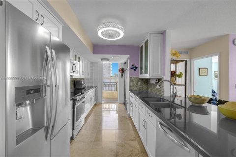 Купить кондоминиум в Майами, Флорида 3 спальни, 146.32м2, № 2024379 - фото 17