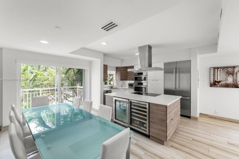 Copropriété à louer à Miami Beach, Floride: 2 chambres, 154.22 m2 № 1834347 - photo 12
