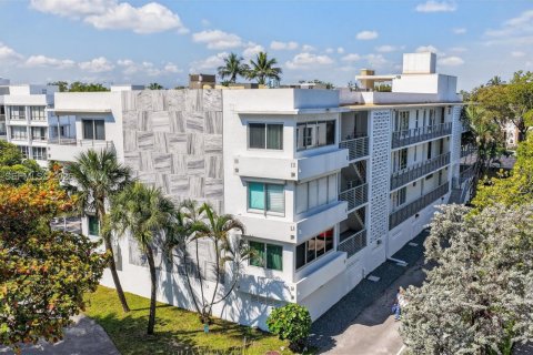 Condominio en alquiler en Bal Harbour, Florida, 1 dormitorio, 60.39 m2 № 2058224 - foto 3