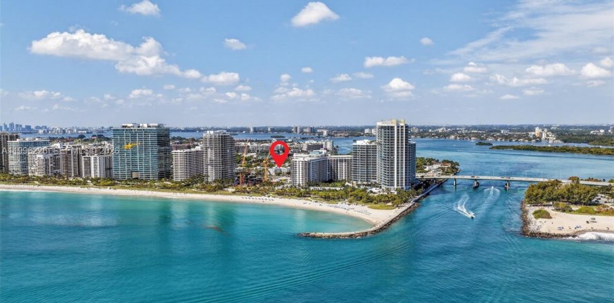 Condominio en Bal Harbour, Florida, 1 dormitorio  № 2058224